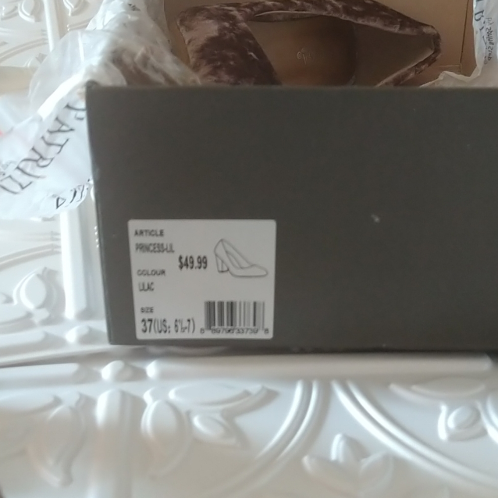 Shoes - Picture 4 of 4